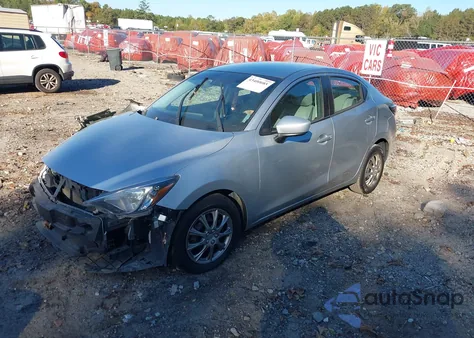 2019 Toyota Yaris L из США, поврежденный, VIN 3MYDLBYV1KY528256